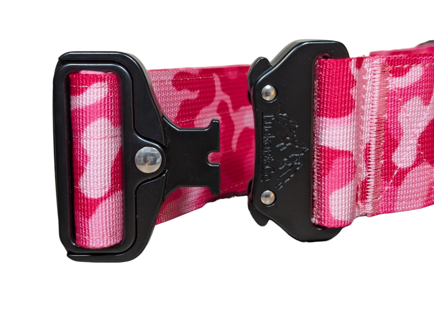 Tucker&Co London Tactical Collar with Handle in Camo Pink.