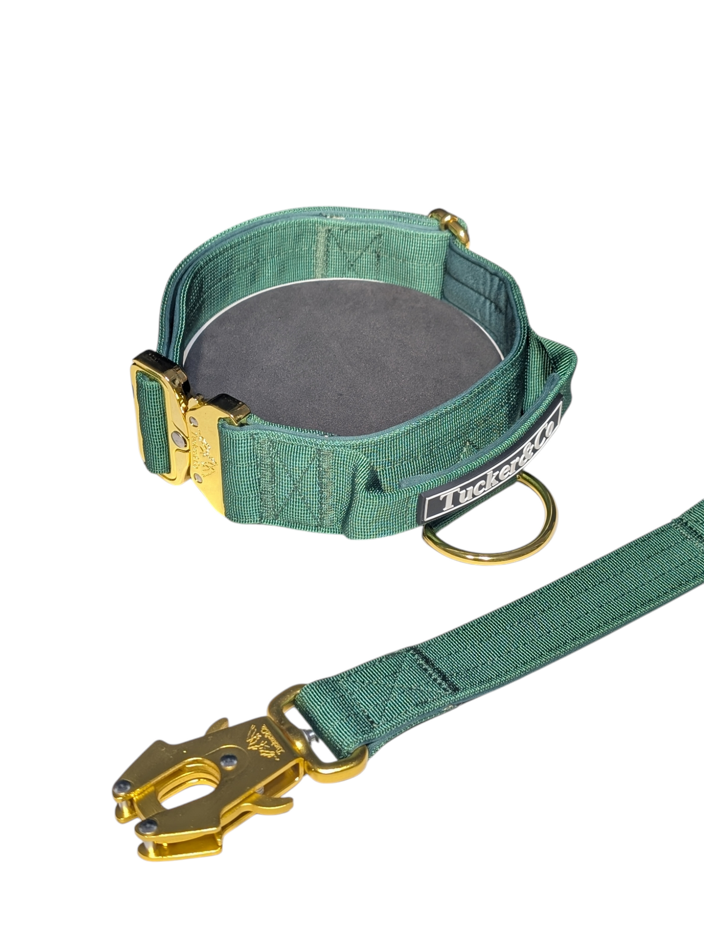 TUCKER & CO EMERALD GREEN AND GOLD COLLAR AND LEAD